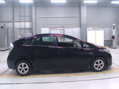 2012 Toyota Prius ZVW30[2]