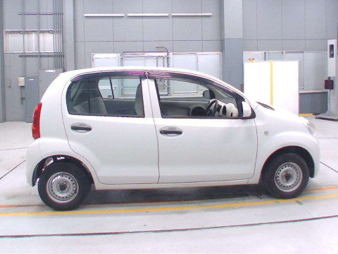 2011 Toyota Passo KGC30[2]