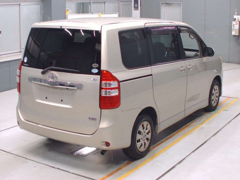 2011 Toyota Noah ZRR70G[1]