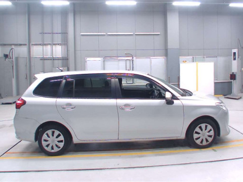 2015 Toyota Corolla Fielder NRE161G[2]