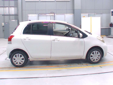 2009 Toyota Vitz SCP90[2]