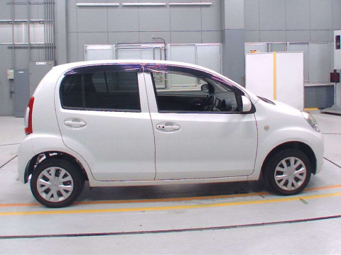 2016 Toyota Passo KGC30[2]