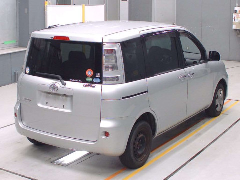 2012 Toyota Sienta NCP81G[1]