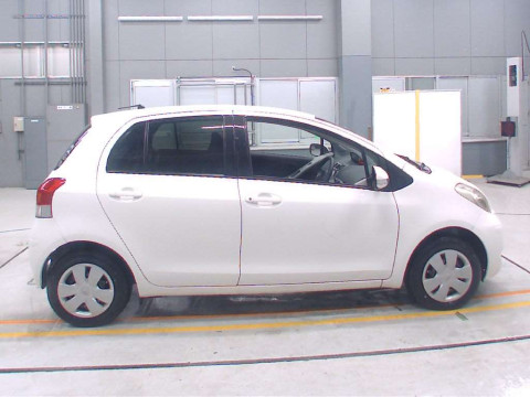 2007 Toyota Vitz SCP90[2]