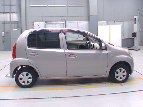 2011 Toyota Passo KGC30[2]