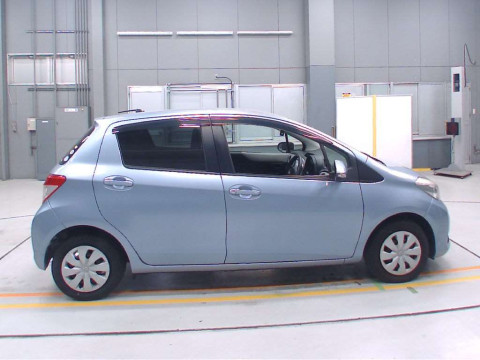 2011 Toyota Vitz KSP130[2]