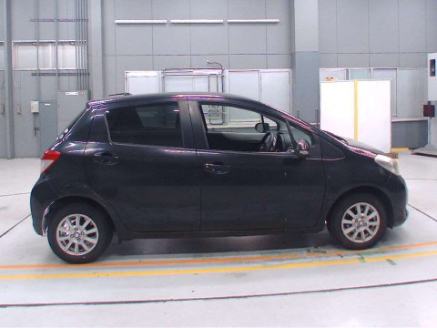 2012 Toyota Vitz NSP130[2]