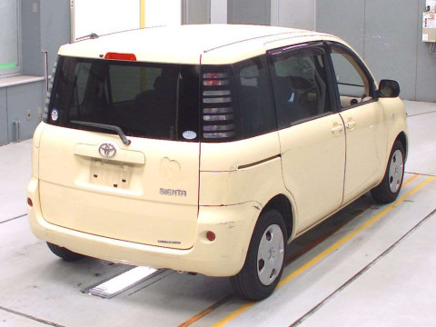 2004 Toyota Sienta NCP81G[1]