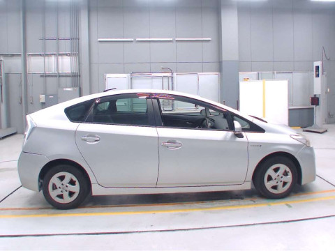 2010 Toyota Prius ZVW30[2]