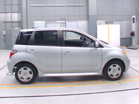 2005 Toyota IST NCP60[2]