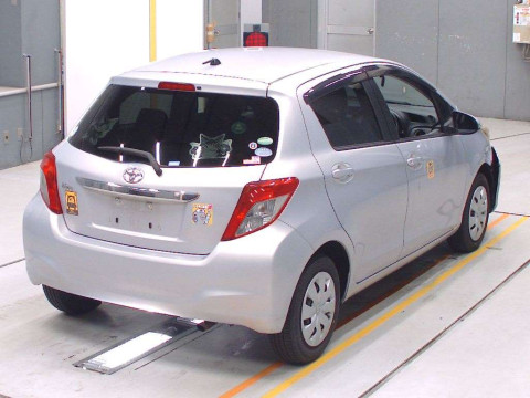 2013 Toyota Vitz NSP130[1]