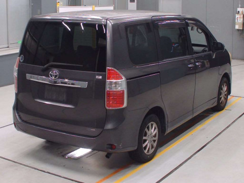 2009 Toyota Noah ZRR70G[1]