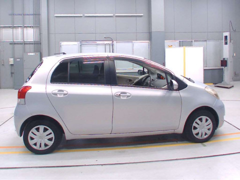 2009 Toyota Vitz SCP90[2]