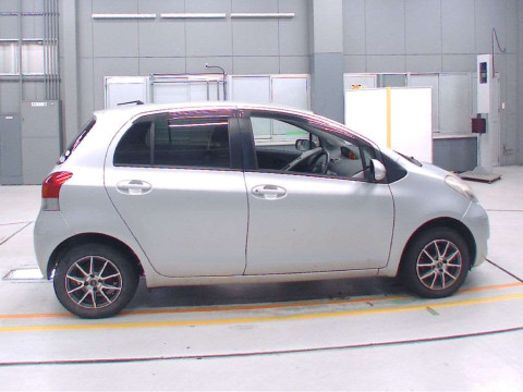 2009 Toyota Vitz SCP90[2]