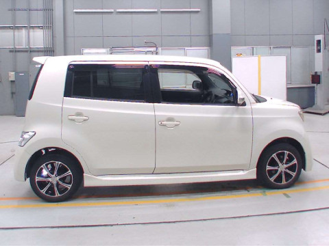 2010 Toyota bB QNC21[2]