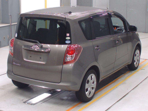 2010 Toyota Ractis SCP100[1]