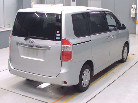 2009 Toyota Noah ZRR70G[1]