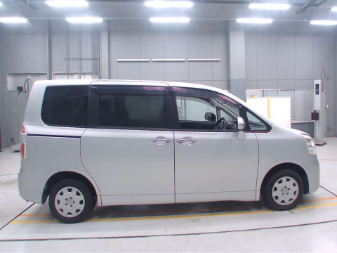 2009 Toyota Noah ZRR70G[2]