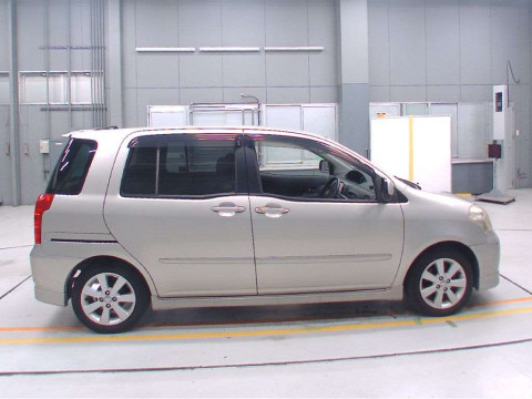 2005 Toyota Raum NCZ20[2]