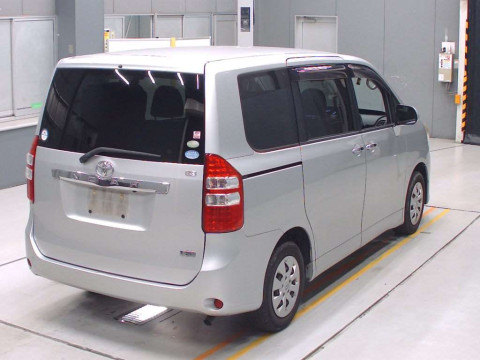 2012 Toyota Noah ZRR70G[1]