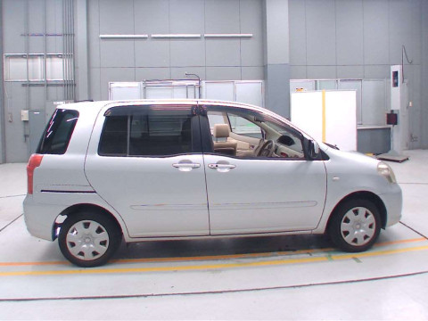 2007 Toyota Raum NCZ25[2]