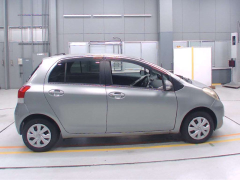 2008 Toyota Vitz SCP90[2]