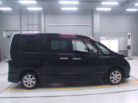 2011 Nissan Serena FC26[2]