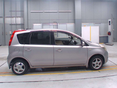 2010 Nissan Note E11[2]