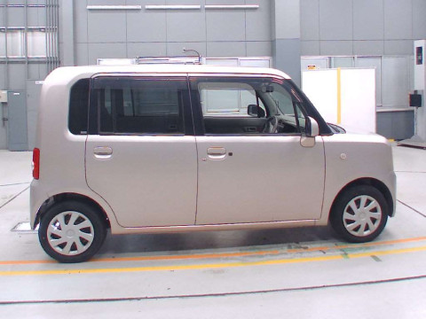 2011 Daihatsu Move Conte L575S[2]