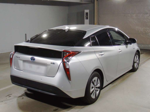 2016 Toyota Prius ZVW51[1]