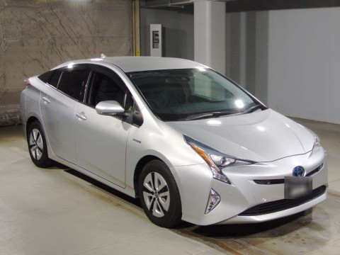 2016 Toyota Prius ZVW51[2]