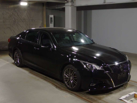 2017 Toyota Crown GRS214[2]