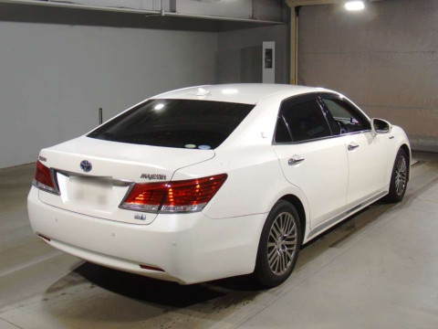 2013 Toyota Crown Majesta GWS214[1]