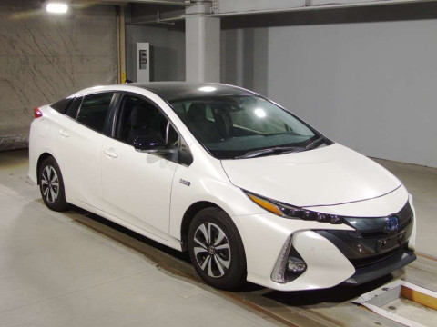 2019 Toyota Prius PHV ZVW52[2]