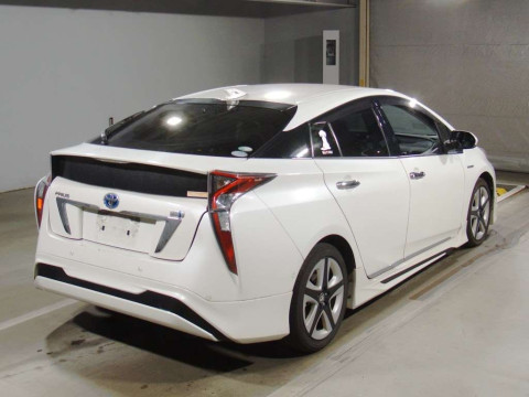 2016 Toyota Prius ZVW51[1]