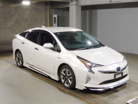 2016 Toyota Prius ZVW51[2]