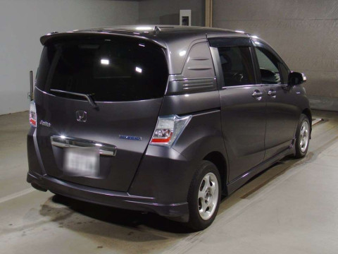 2013 Honda Freed spike hybrid GP3[1]