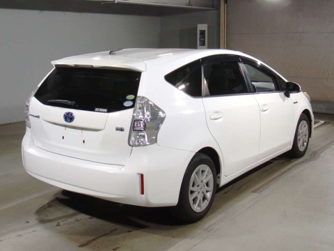 2013 Toyota Prius alpha ZVW41W[1]