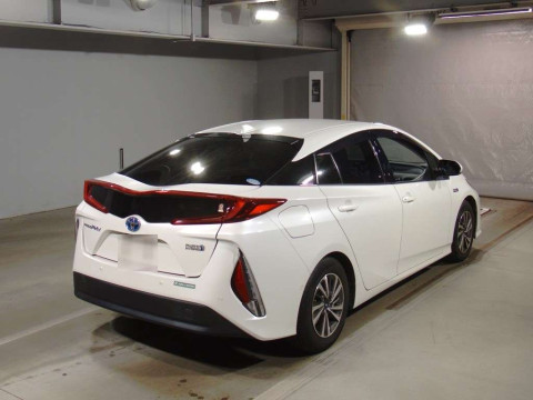 2018 Toyota Prius PHV ZVW52[1]