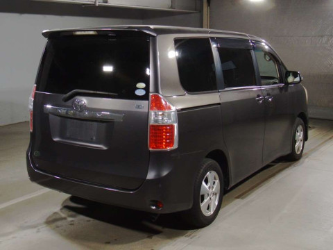 2010 Toyota Noah ZRR70G[1]