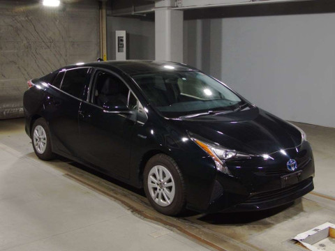 2017 Toyota Prius ZVW50[2]