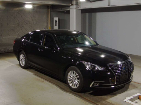 2018 Toyota Crown Hybrid AWS210[2]