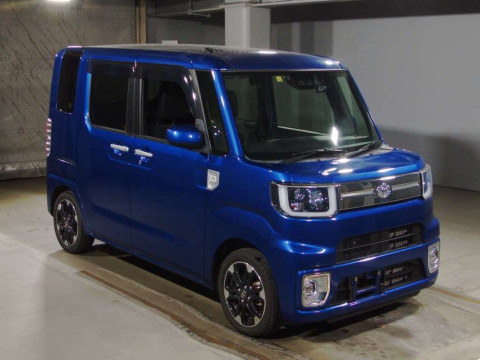 2019 Toyota Pixis Mega LA700A[2]