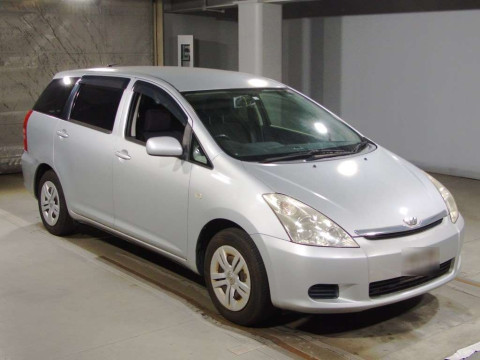 2004 Toyota Wish ZNE10G[2]