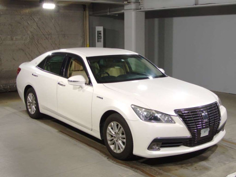 2013 Toyota Crown Hybrid AWS210[2]