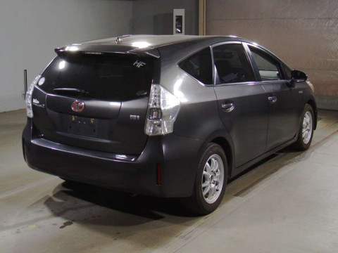 2014 Toyota Prius alpha ZVW41W[1]