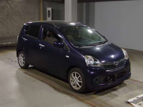 2013 Toyota Pixis Epoch LA300A[2]