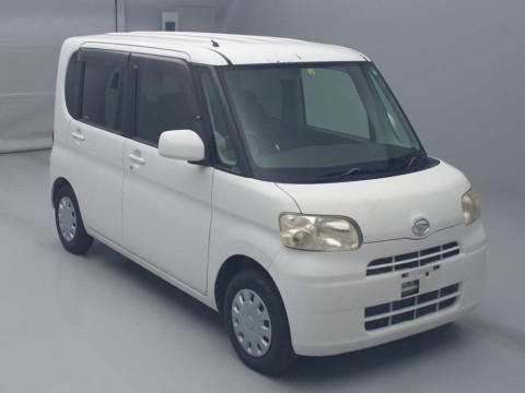 2010 Daihatsu Tanto L375S[2]