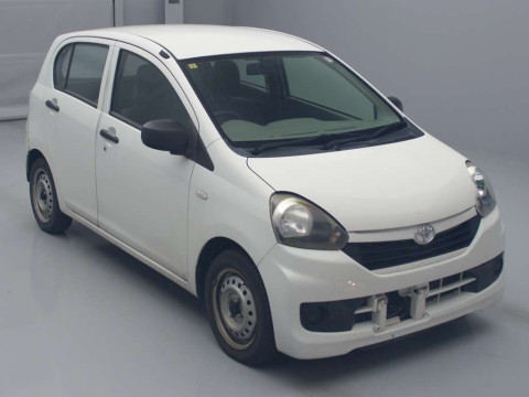 2014 Toyota Pixis Epoch LA300A[2]