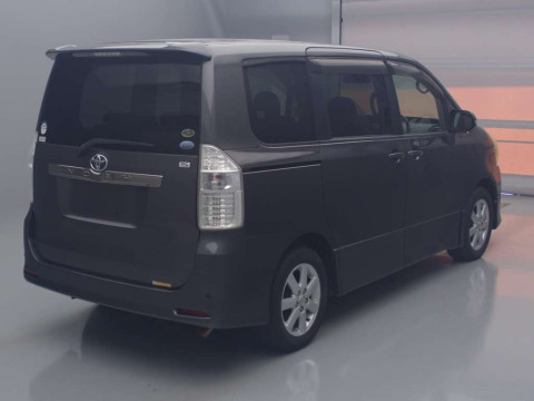 2007 Toyota Noah ZRR70W[1]